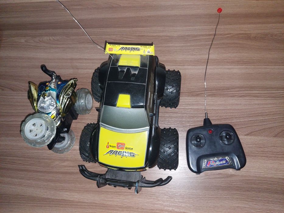 100 lei NEG. 2 masinute cu telecomanda