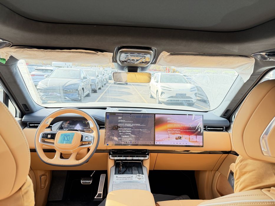 Zeekr 9 x Hyper  va Zeekr 9 X Ultra