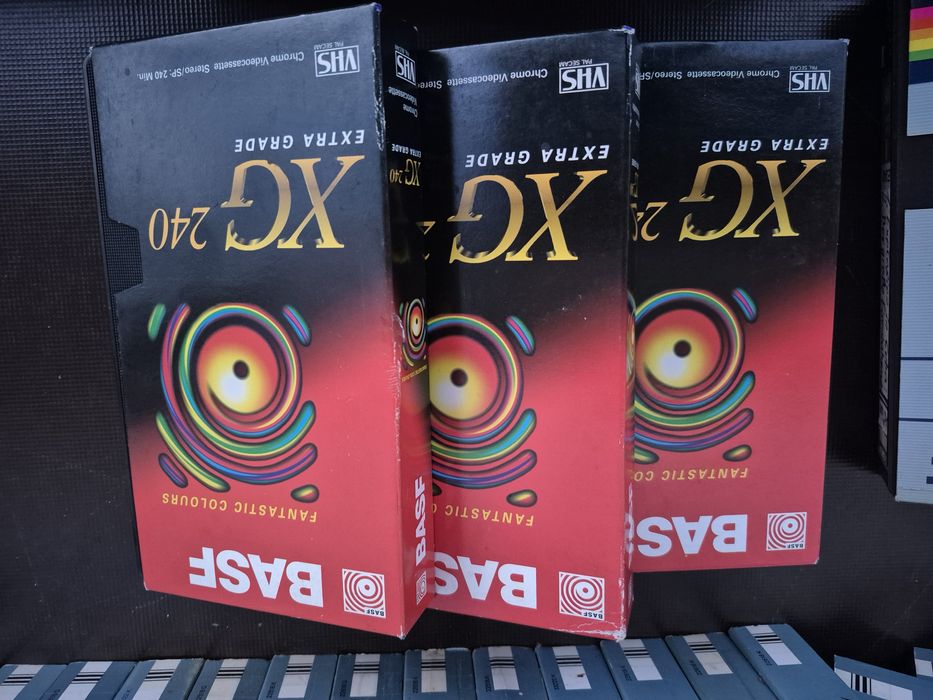 Vând lot 30 casete video VHS originale Basf, 240 minute cu filme

- 40