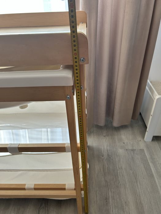 Masa de infasat din lemn cu cadita