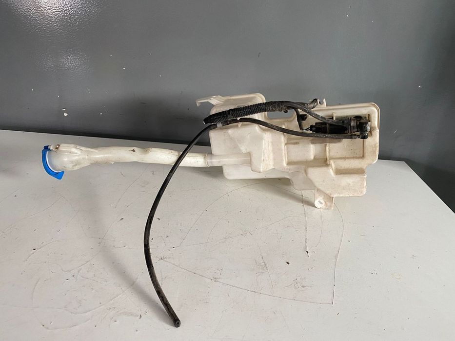 Vas spalator cu pompita si furtune VOLVO XC40 2019 32237459 32237460