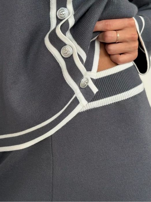 Костюм серый трикотажный