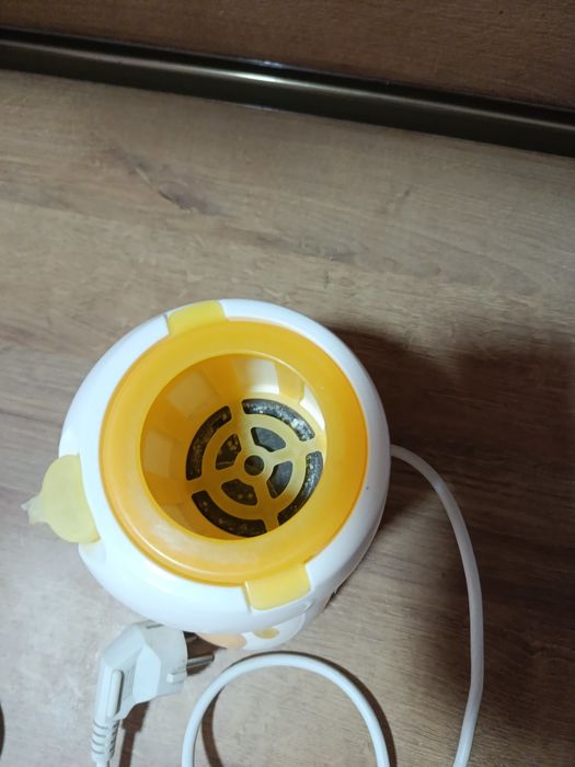 Продавам нагревател за бебешки шишета