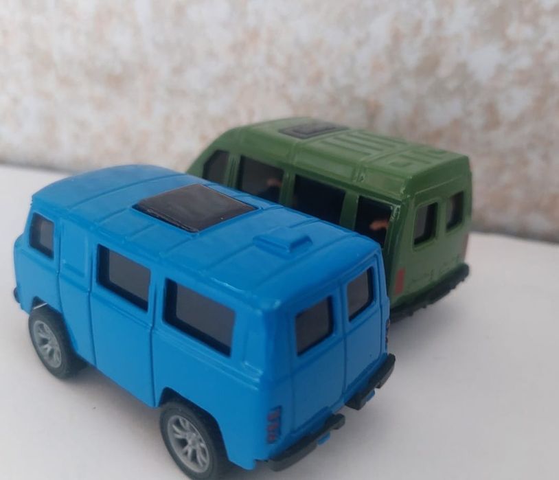 Модельки машин Газель и Уазик