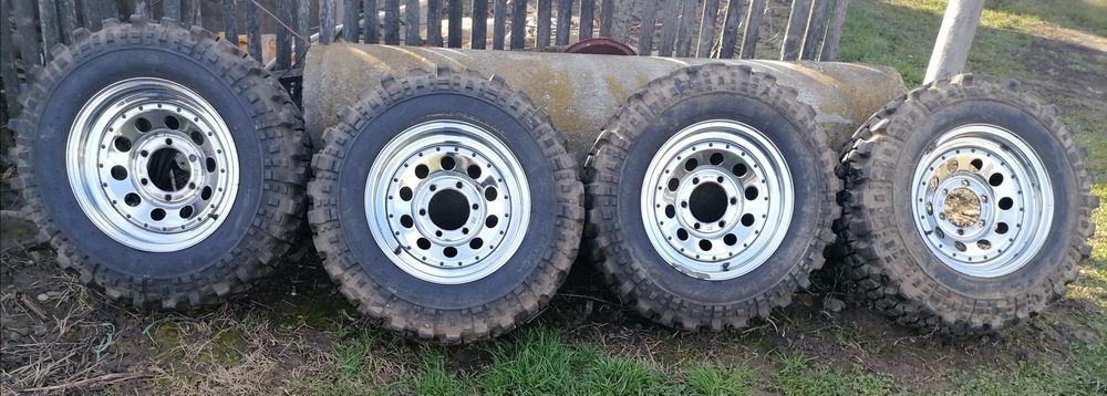 Vând patru jante cu cauciucuri