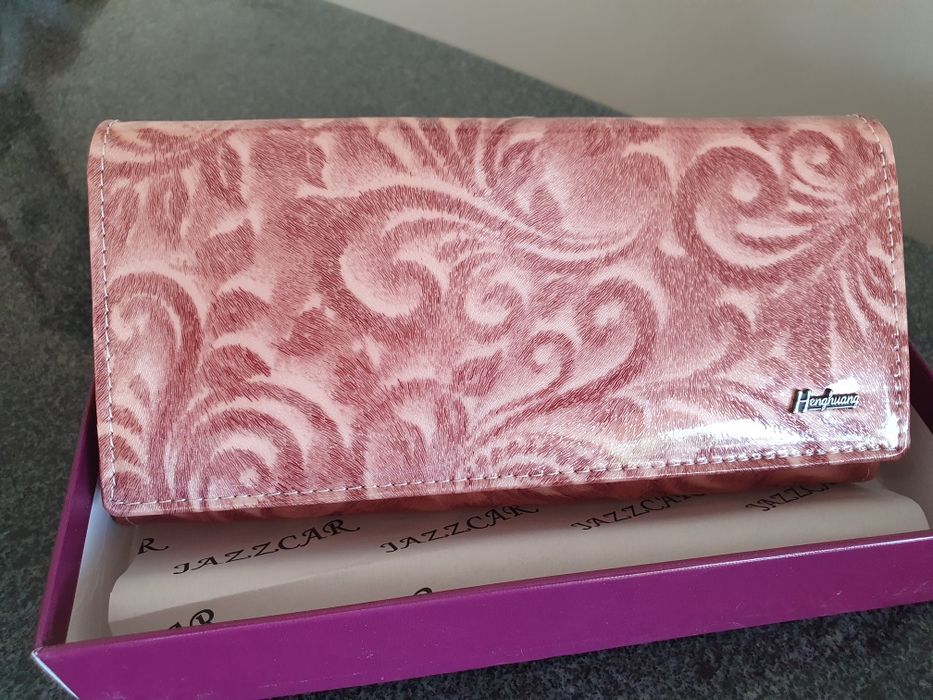 Дамски портфейл от естествена кожа