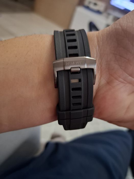 Продавам Huawei Ultimate.