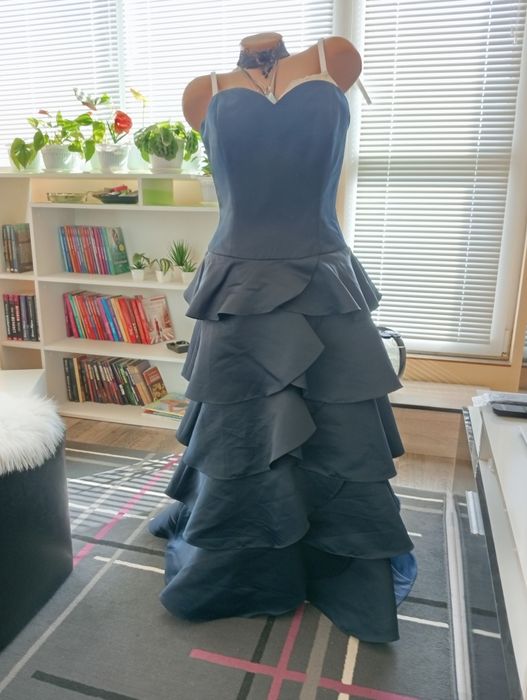 Бална рокля с банели