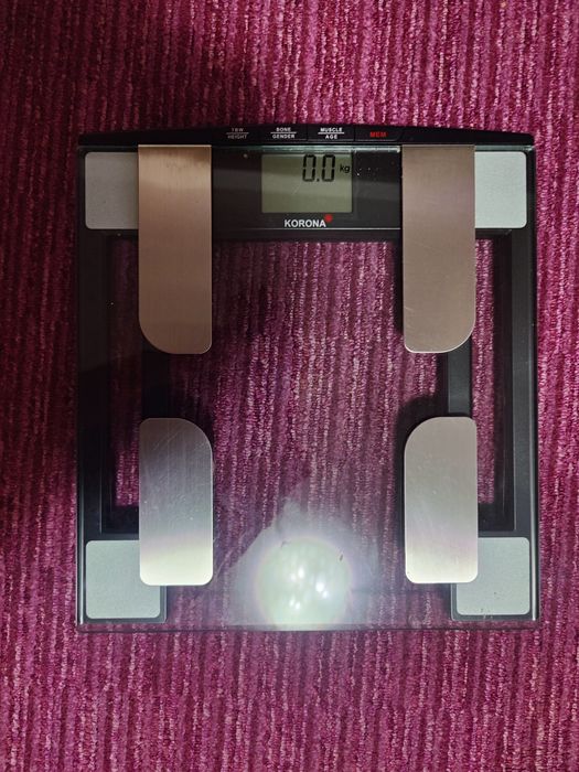 Cantar body fat, marca Korona