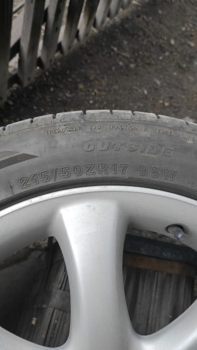 Продам Резину с дисками 215/50/17.