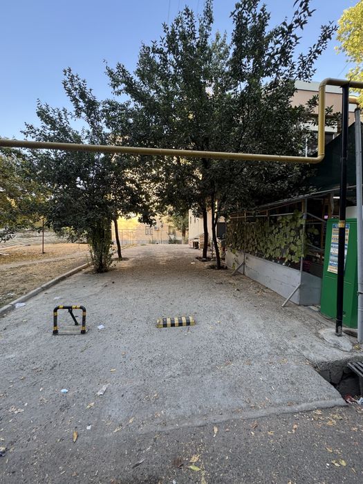 Sotiladi bino hamma hujatlari bor 2 qavatli padvaliyam bor