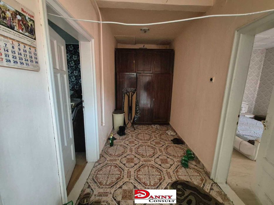 Къща с двор и гараж в гр. Павликени