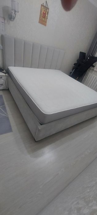 Кровать с матрасом 180×200