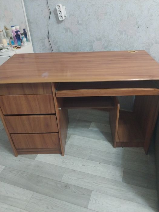 Стол компьютерный