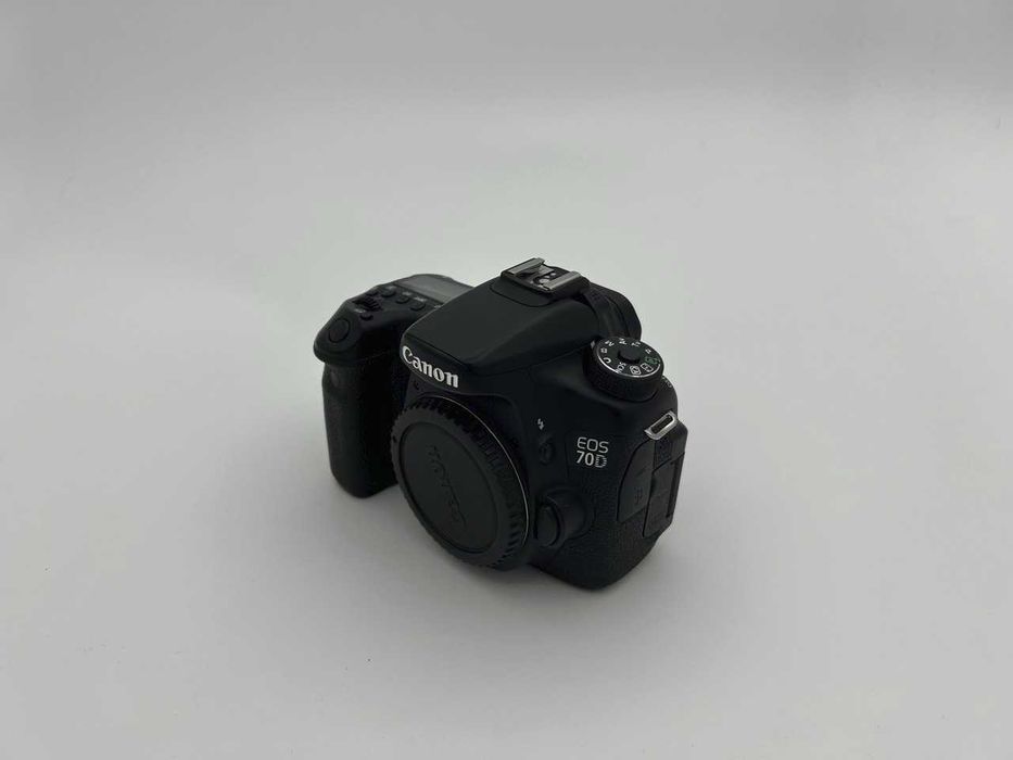Профессиональная цифровая камера Canon EOS 70D