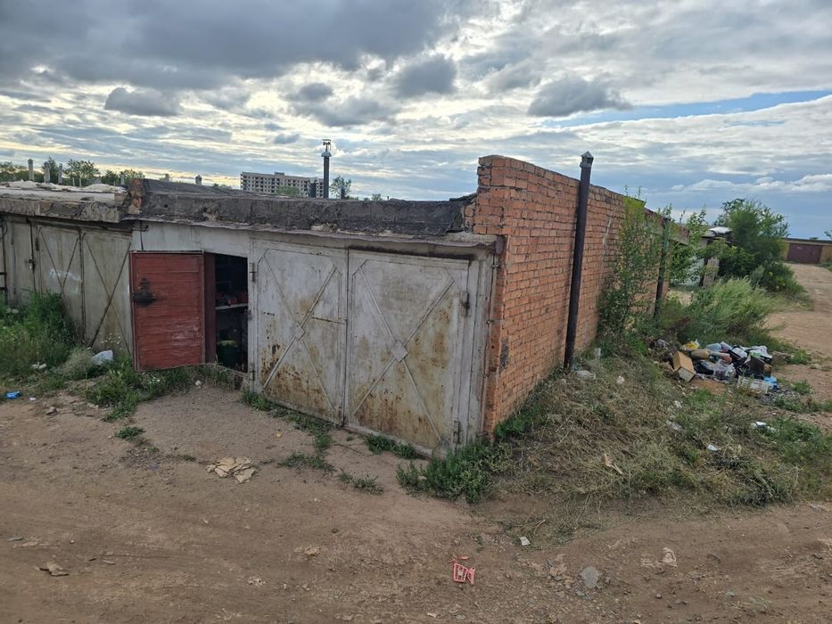 Продам два гаража на ветеранах.