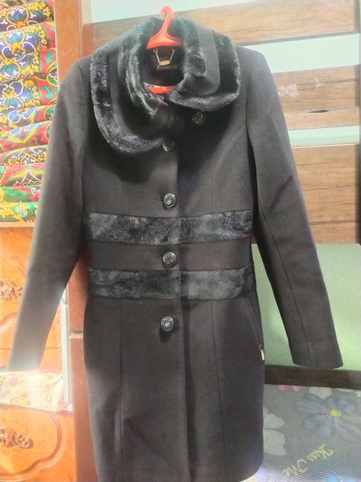 Sotiladi qishki qora palto.