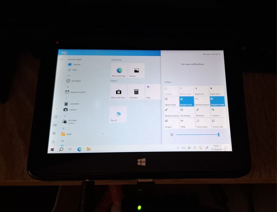 ExquizOn minipc cu touchscreen și Win10