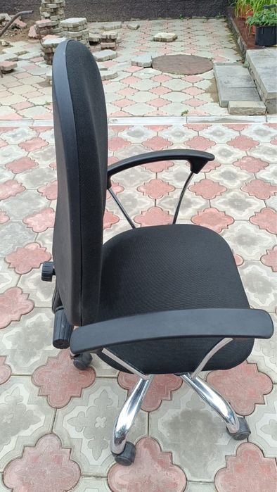 Продам кресло офисное