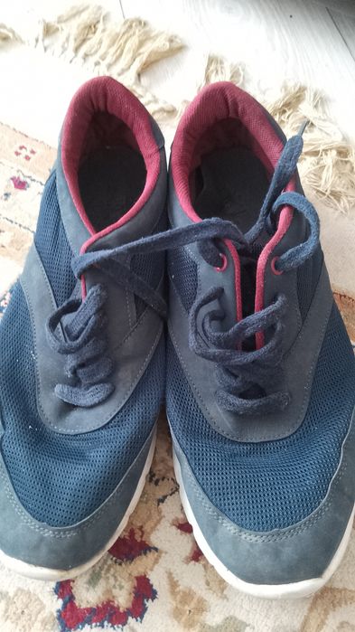 Продам кроссовки и ботинки для рабочих.