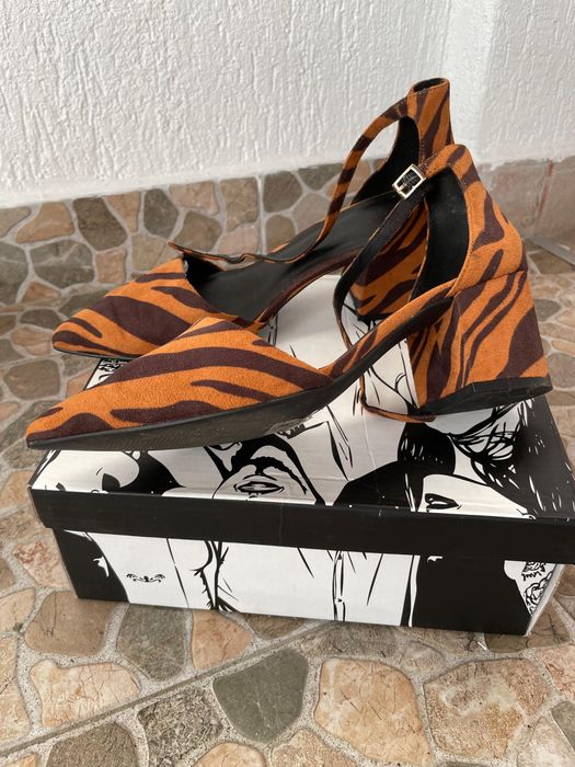 Sandale cu toc gros animal print