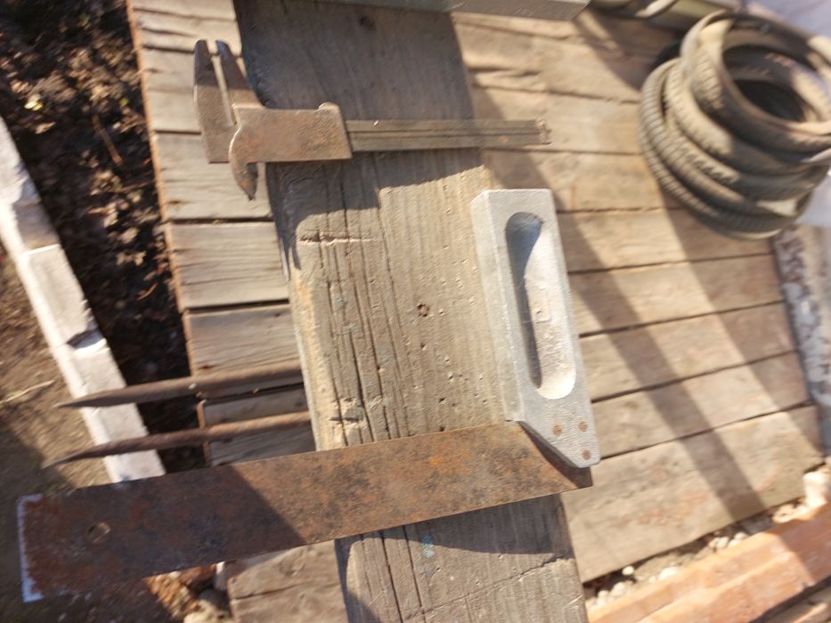 Продам уровни и  другое