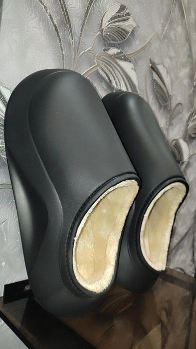 На скидке Женские кроксы зимние утеплённые очень модные, тренд этого