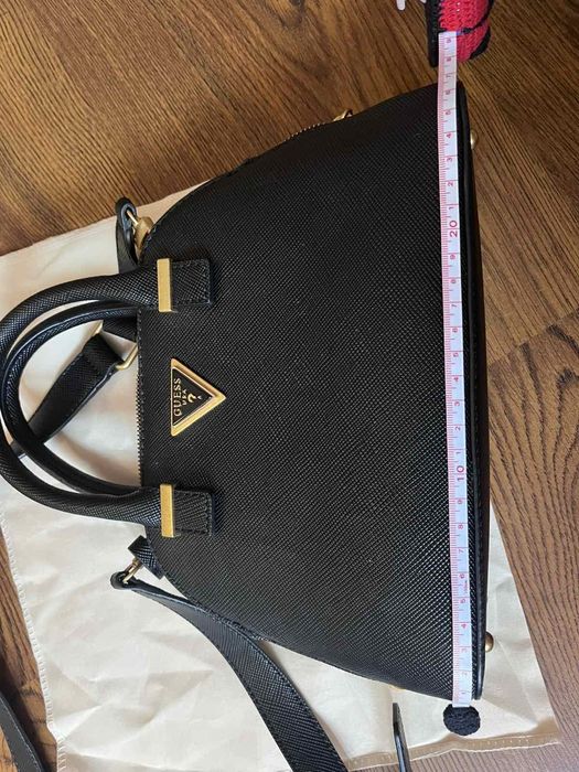 Оригинална чанта Guess