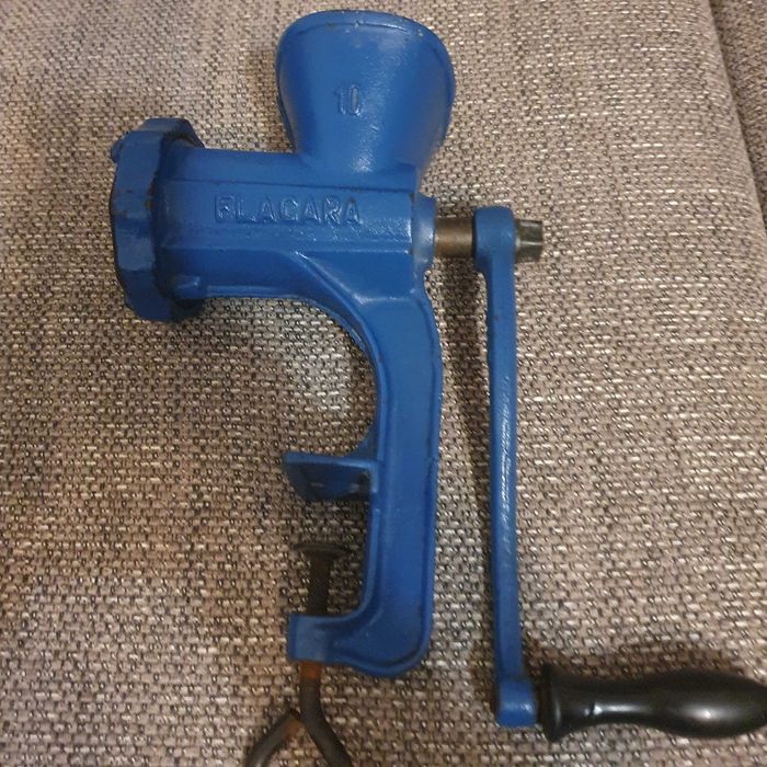 Masina de tocat manuala