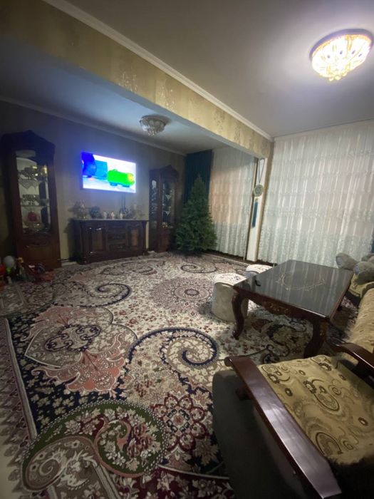 Квартира сотилади 5 хонали элоктроапарат темурбеклар мактаби ропараси