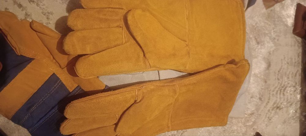 Продается спец одежда для сварщиков размер 56, подшлемник,крага