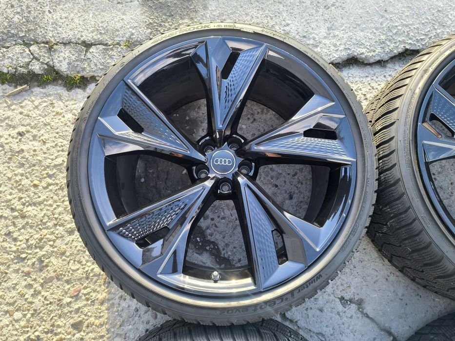 22 цола джанти със зимни гуми за AUDI RS6 C8 и RS7 C8