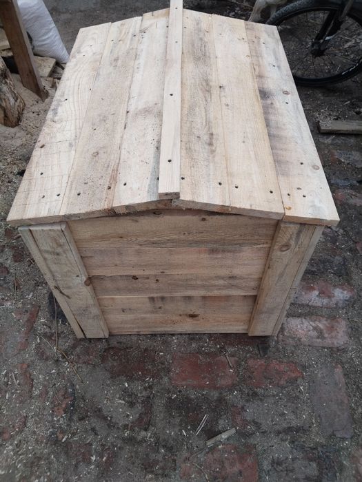 Будка новая для средней собаки.