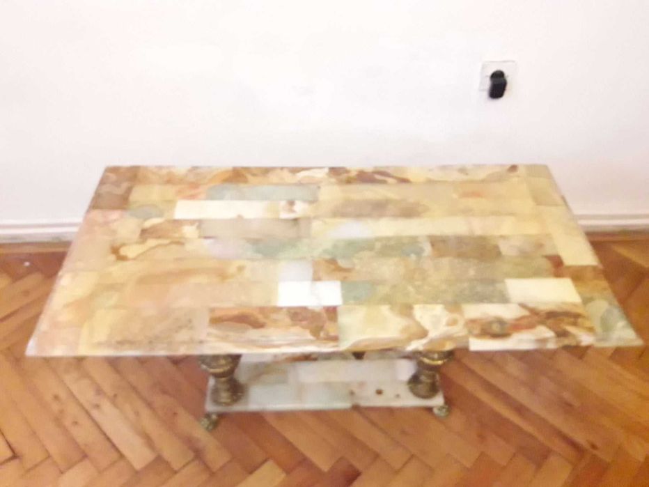 Masa dreptunghiulara cu blat onix si picioare din bronz