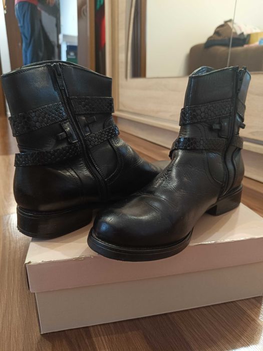 Ghete de piele in stare buna