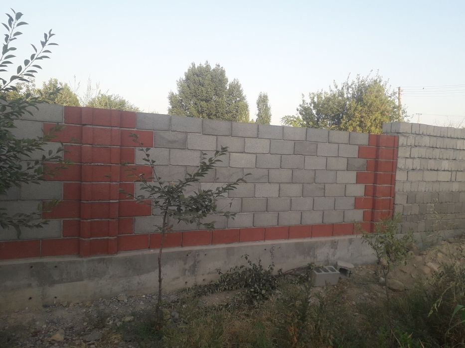 Qurilishga shlakabloklar bor.