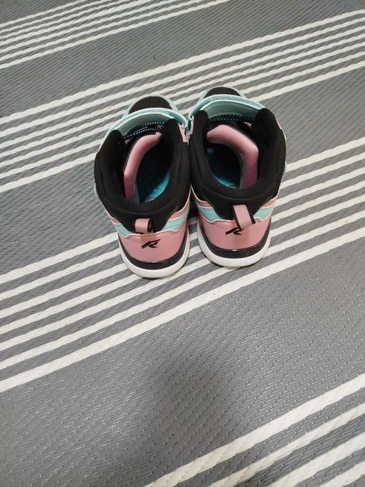 Продавам маратонки APG-Runners