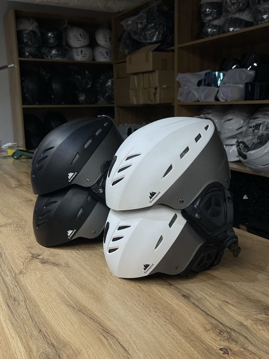 Горнолыжный шлем