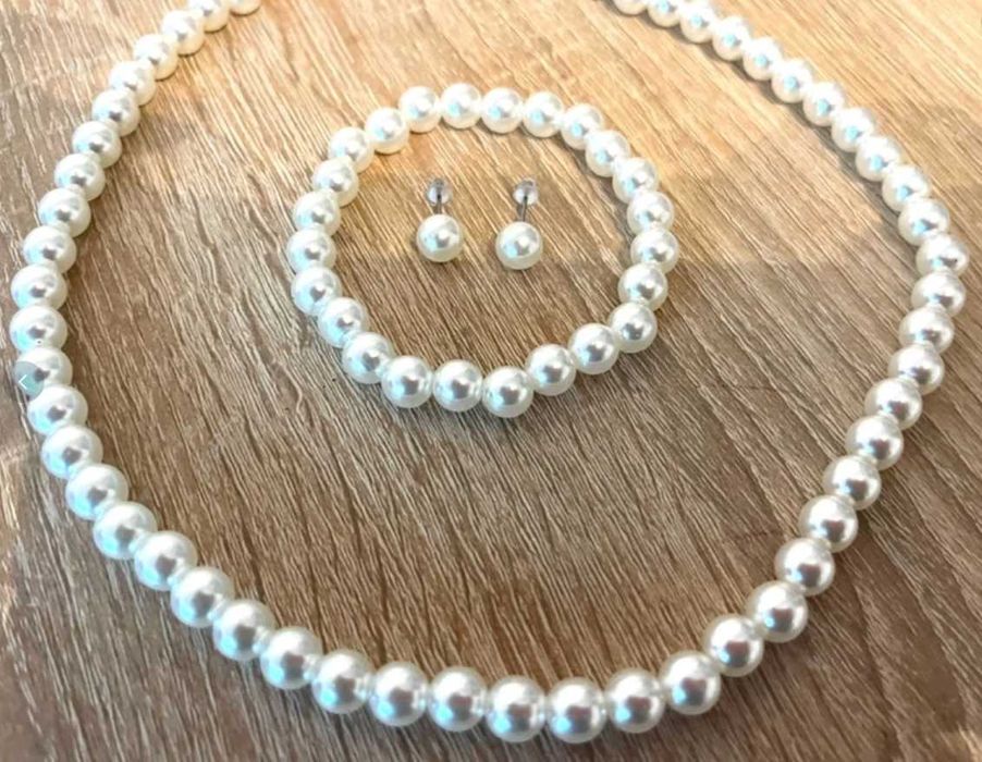 Set elegant cu perle albe – colier, brățară și cercei
