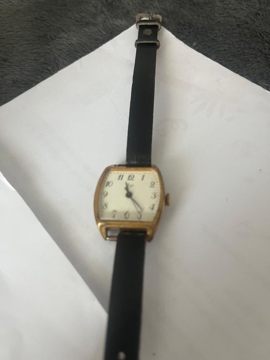 Ceas Damâ vechi peste 40 de Ani în stare foarte bunâ de functionare . Ceas mechanik