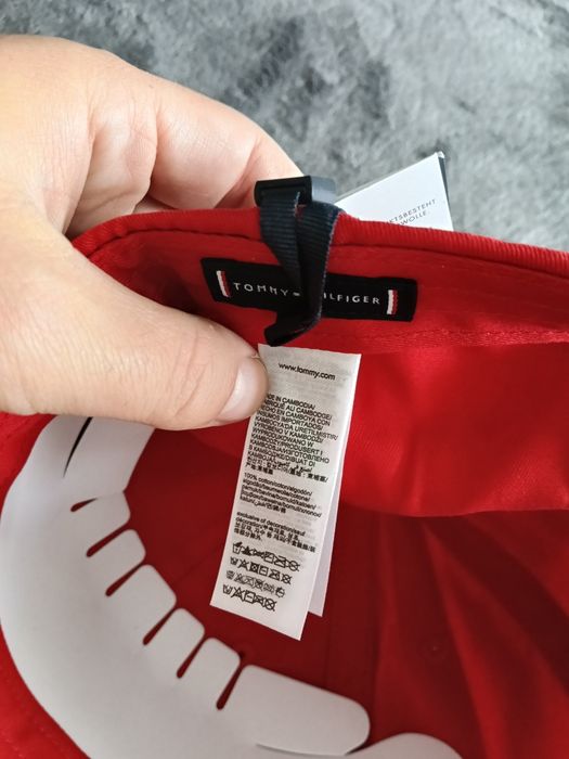 Tommy Hilfiger flag șapcă unisex culoare rosie cu logo discret mic brodat OS noua originala