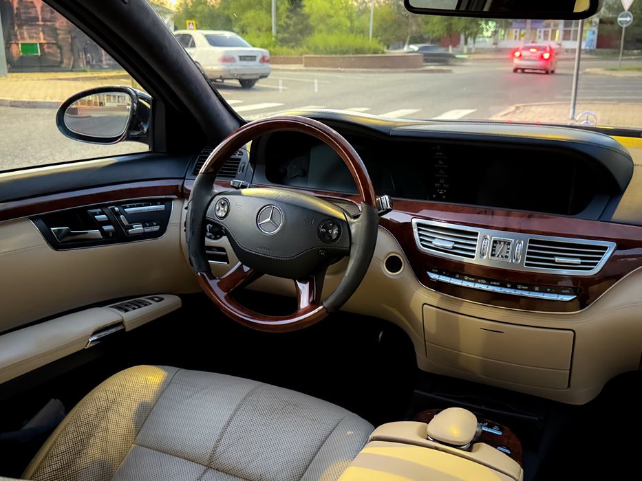 Mercedes S-class W221