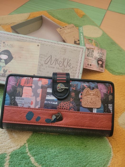 Сандали на марката Келвин Клайн