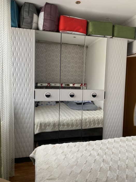 Продаю спальный гарнитур