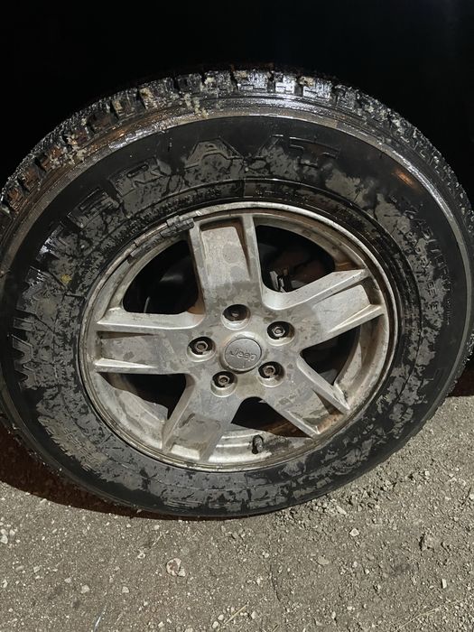 Продам диски с резиной Jeep R17