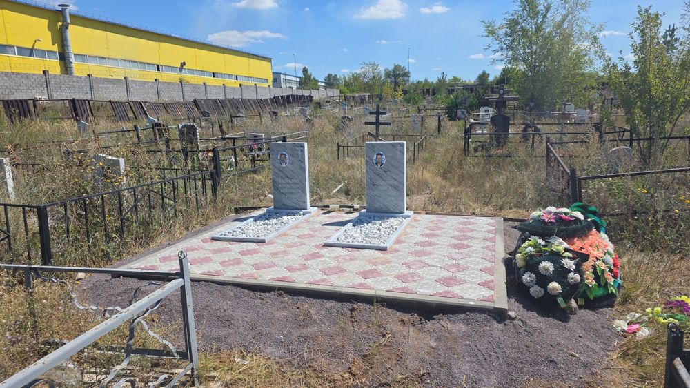 Памятники, ограды, благоустройство