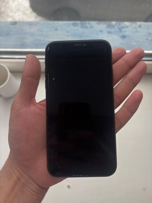 Iphone 11, черного цвета,