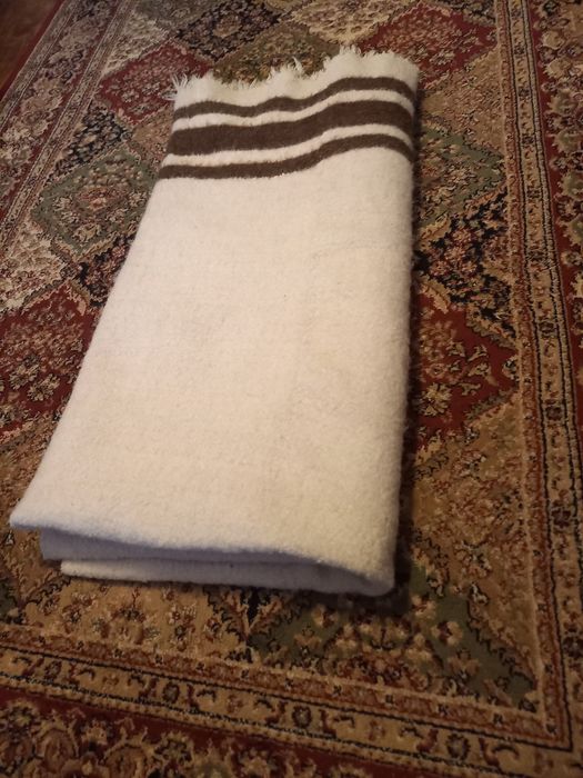 Вълнени ръчно тъкани одеяла с ресни..