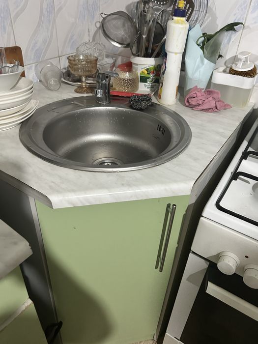 Кухонный гарнитур и духовка