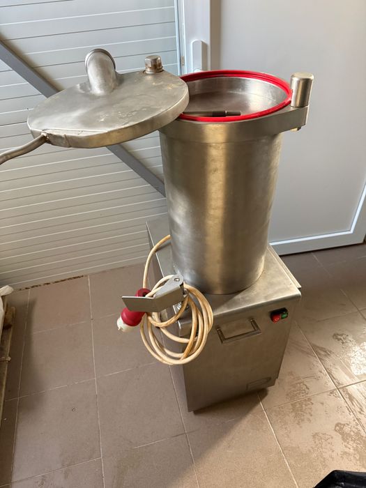 Masina de umplut/Sprit carnati DADAUX